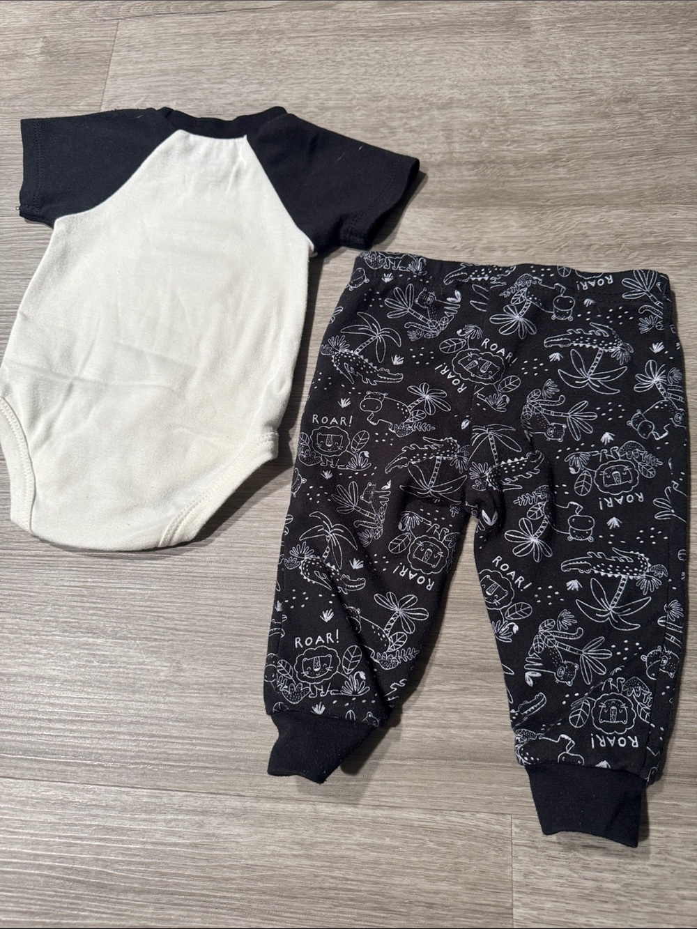 Baby Essentials “Wild About Mommy” Matching Set - Picture 2 of 4